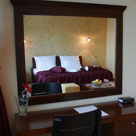 סרמסקי קרלובצ'י Panorama City Inn מראה חיצוני תמונה