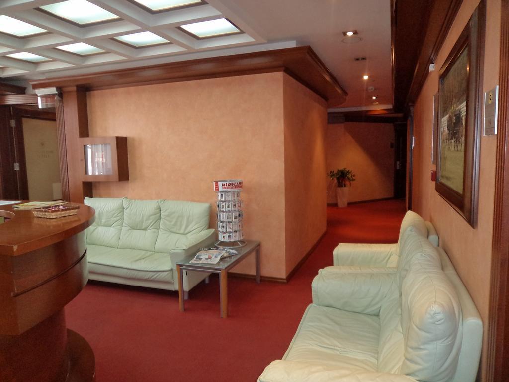 סרמסקי קרלובצ'י Panorama City Inn מראה חיצוני תמונה