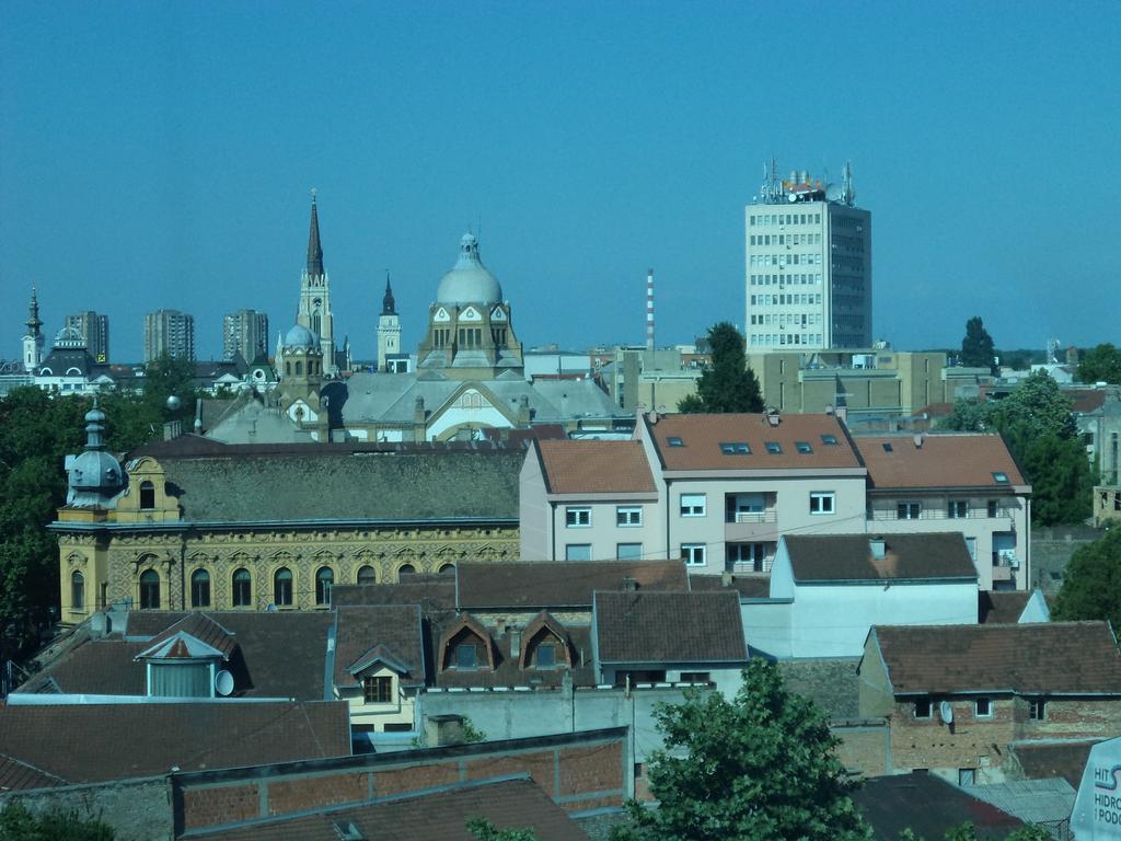 סרמסקי קרלובצ'י Panorama City Inn מראה חיצוני תמונה