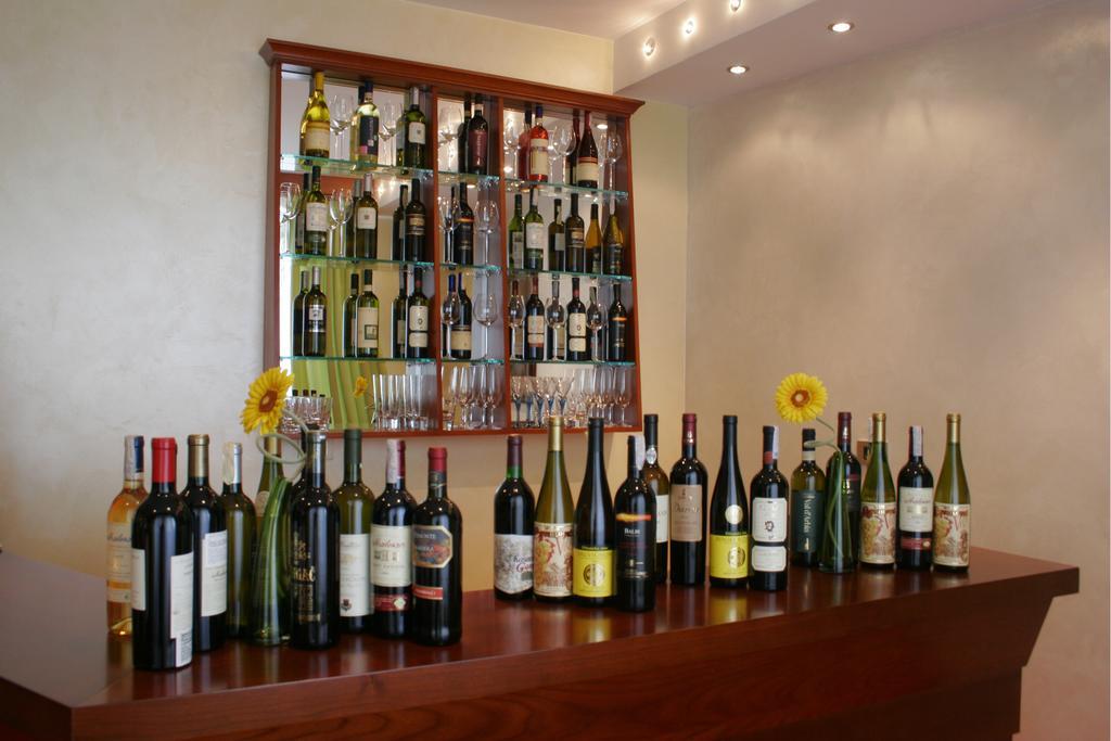 סרמסקי קרלובצ'י Panorama City Inn מראה חיצוני תמונה