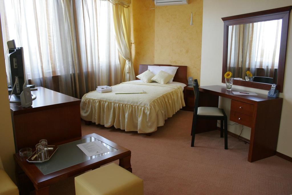 סרמסקי קרלובצ'י Panorama City Inn מראה חיצוני תמונה