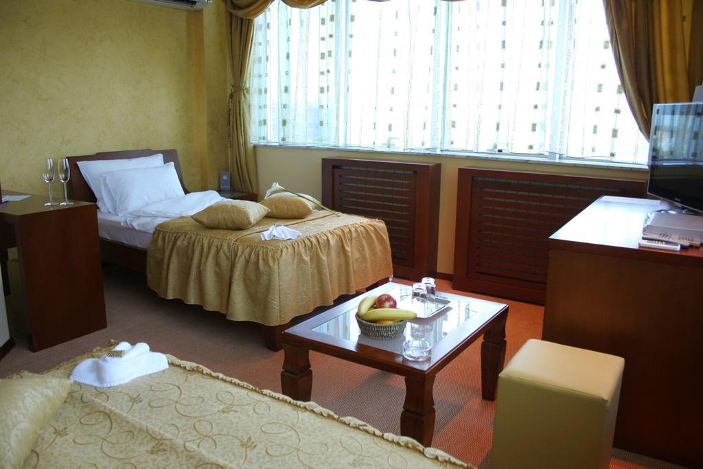 סרמסקי קרלובצ'י Panorama City Inn מראה חיצוני תמונה