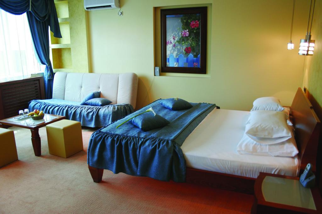 סרמסקי קרלובצ'י Panorama City Inn מראה חיצוני תמונה
